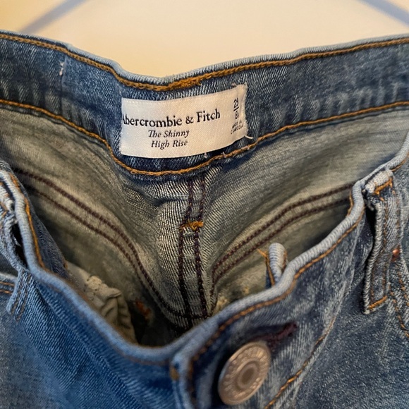 Abercrombie Womens high rise destroyed jeans - Picture 4 of 5